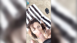 Grande eiaculazione sul viso della moglie in spiaggia
